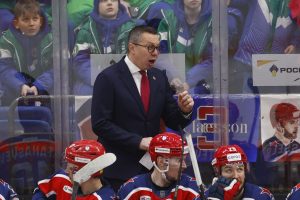 Подробнее о статье Зарплаты тренеров КХЛ в 2025 году: кто и сколько получает на самом деле?